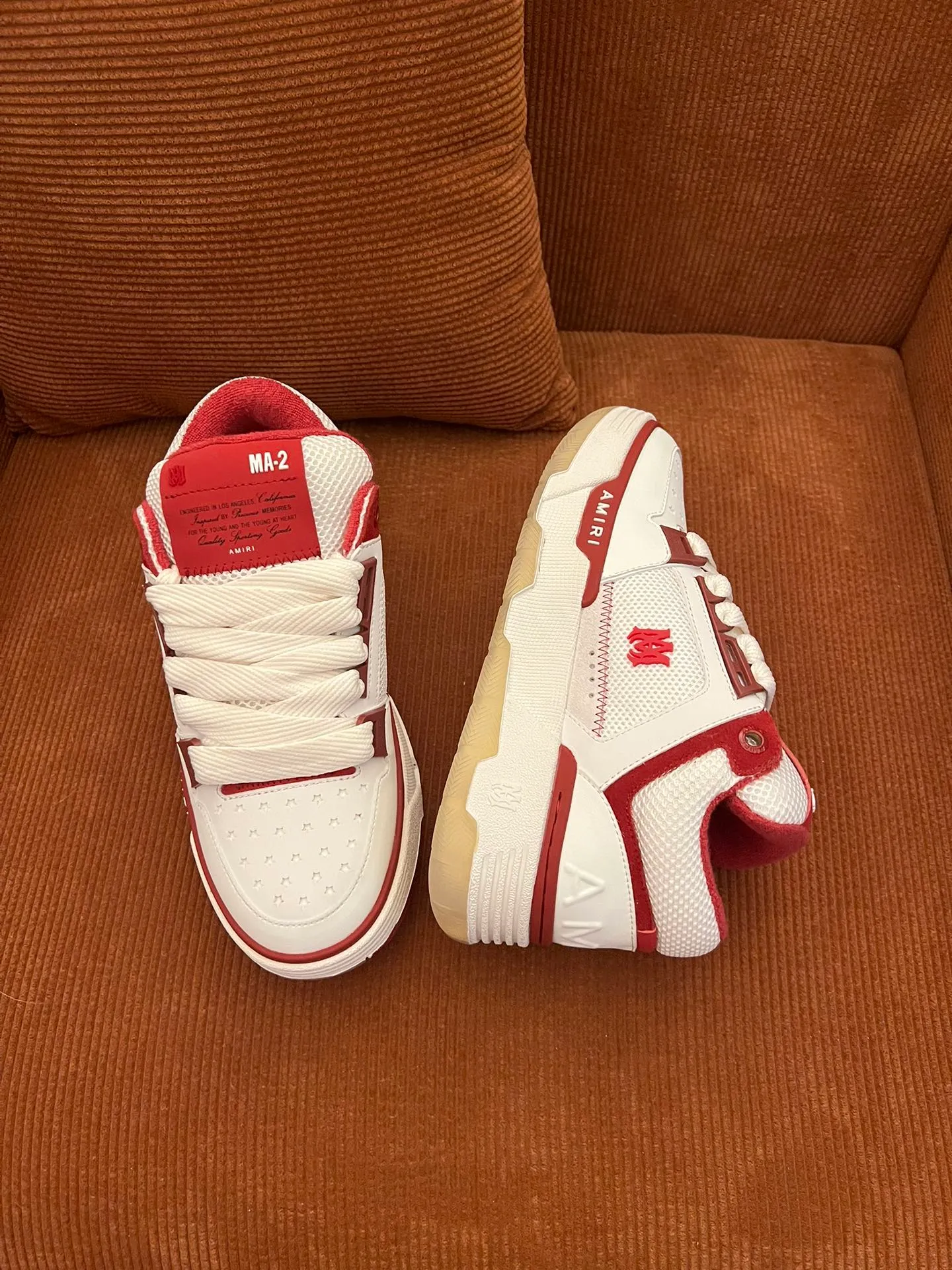p620💰Men's shoes Amiri Emile's 2023 spring and summer new MA-1 bread shoes, couple models, casual sports shoes, sneakers Amiri gave up the rock punk style in the new season and used a large number of unsaturated colors, Morandi tones, whether you see or wear them, it will make people very happy. The large tongue of the bread shoes continues, shortens the length of the shoe body, thickens the midsole, and the toe part is more rounded. Amiri's brand letters and MA logo appear on the side of the shoe. Fabric: Original customized imported first-layer cowhide + mesh. Lining: Original customized breathable towel lining. Outsole. Foam combination material. Bottom thickness: 4CM. Size: Men's 39-45